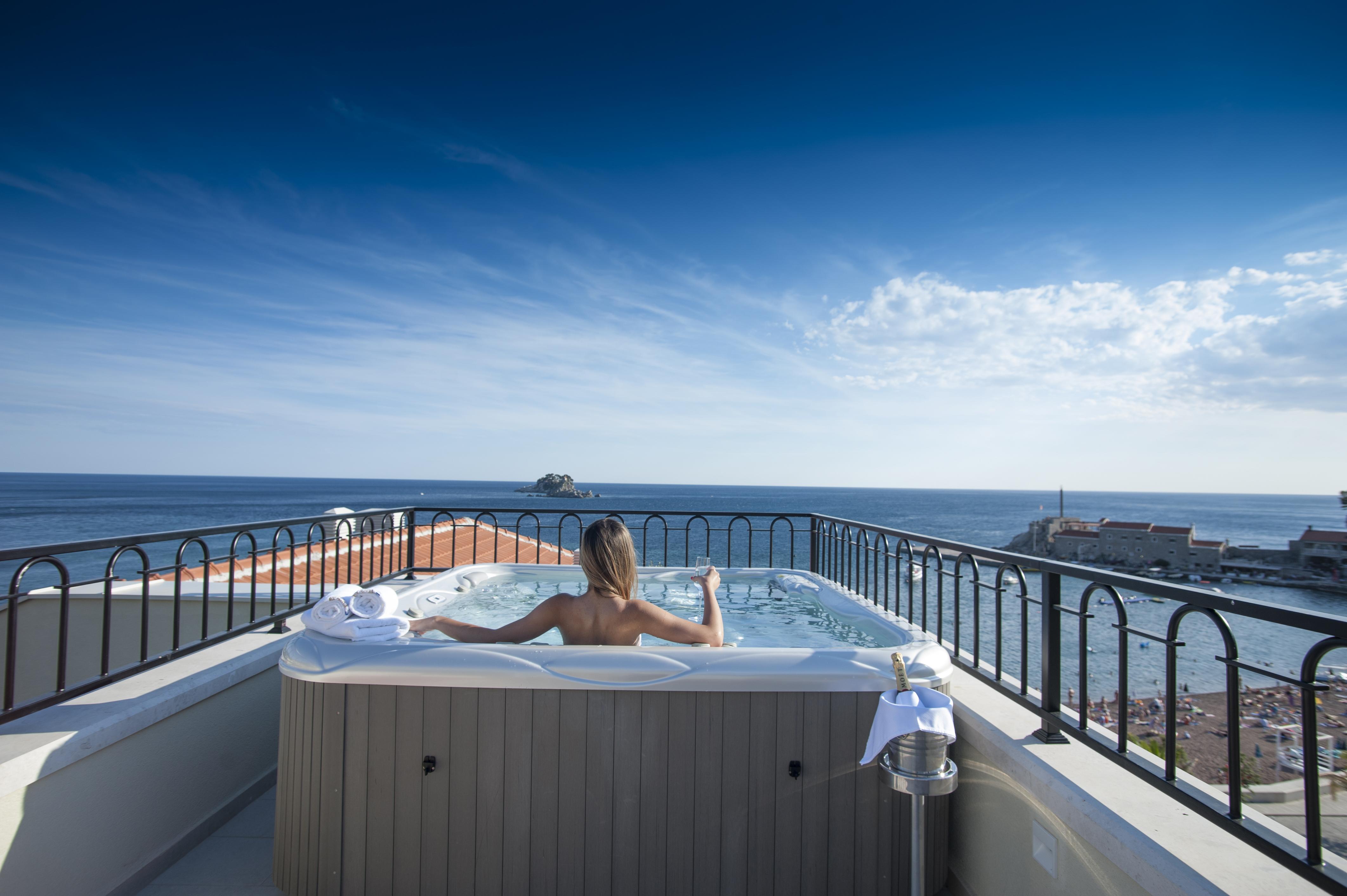Hotel Riva By Aycon Petrovac Extérieur photo